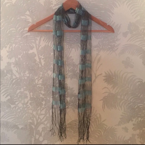 Scarf, Shawl, Wrap - Picture 5 of 6